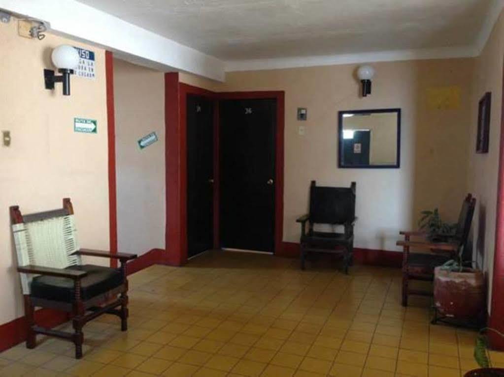 Hotel Gallo Rubio Guadalajara Buitenkant foto